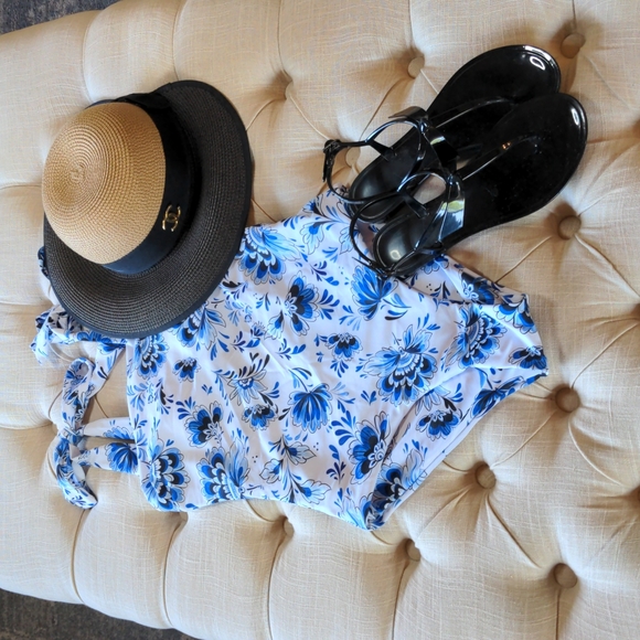 Bathing suit with cover up - Picture 4 of 6